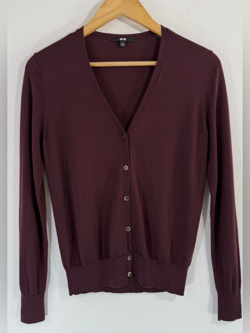 Uniqlo 100% wool v-neck cardigan wine burgundy summer fall